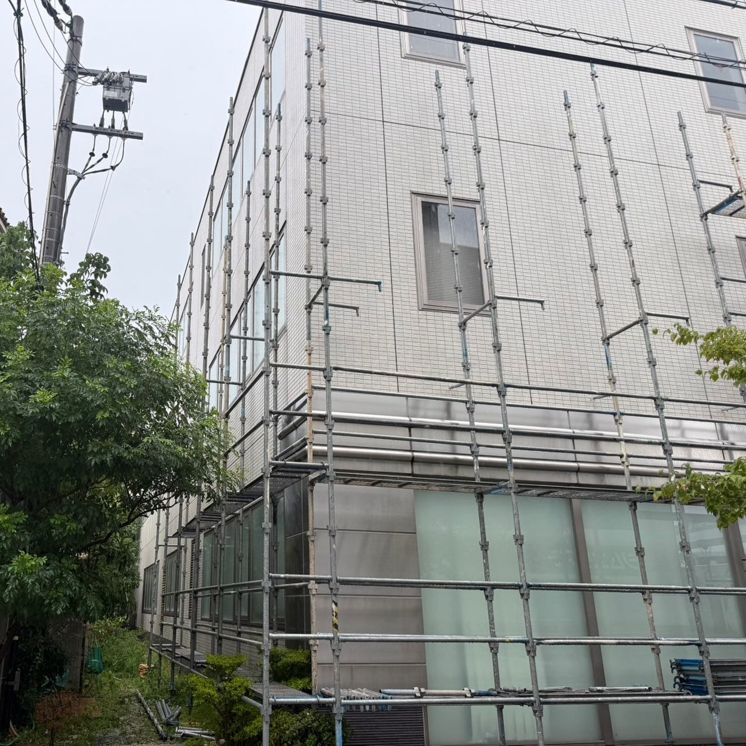 《　足場工事　》